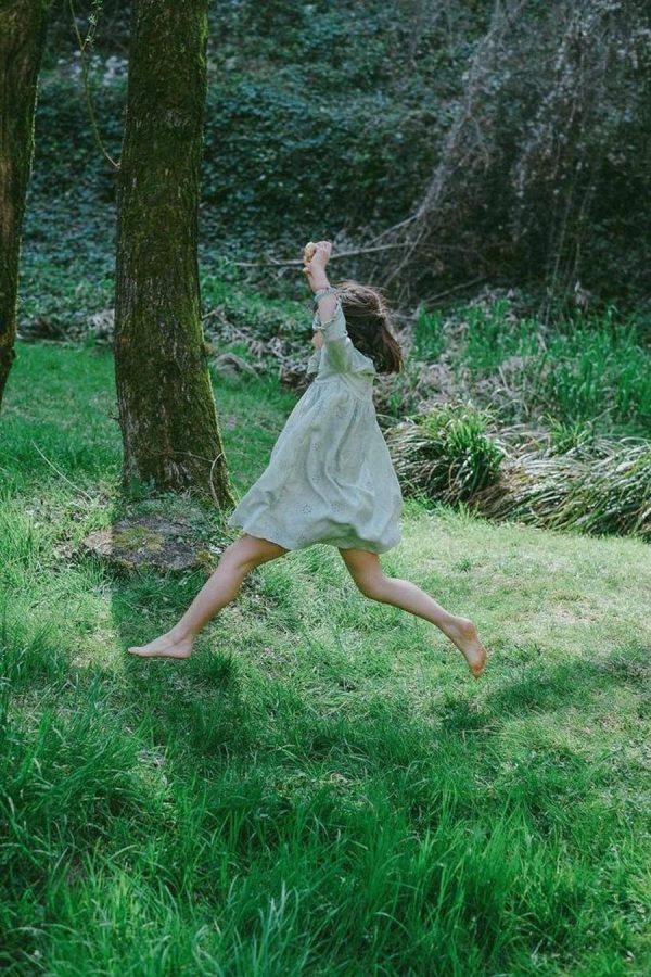 Vestito romantico verde salvia morbidissimo con manica a tre quarti e rouches applicate e colletto lavorato , viscosa 100% - immagine 5