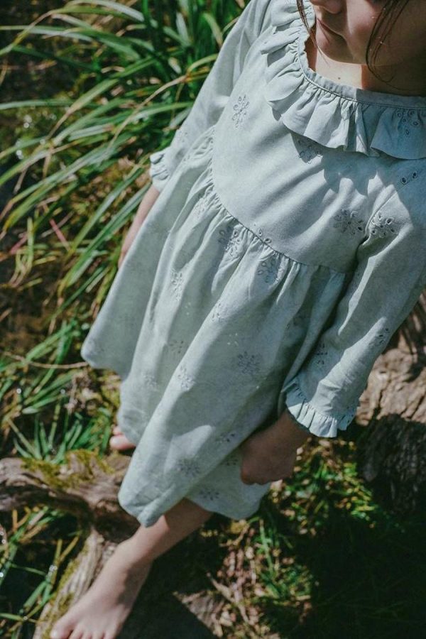 Vestito romantico verde salvia morbidissimo con manica a tre quarti e rouches applicate e colletto lavorato , viscosa 100% - immagine 4