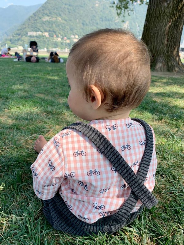 Pantalone neonato/a stile bloomer a palloncino con bretelle regolabili , in maglina di viscosa