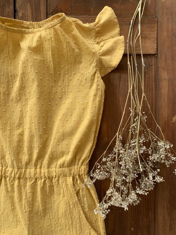 Tuta bambina- smanicata con rouches-coulisse in vita-pantalone lungo, in tessuto plumetis di cotone certificato OEKO-TEX - immagine 3