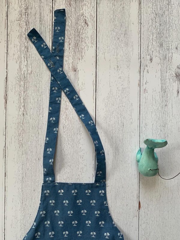 Salopette neonato/a denim con palmette bianche con bretelle regolabili e pantalone corto, in cotone. - immagine 2