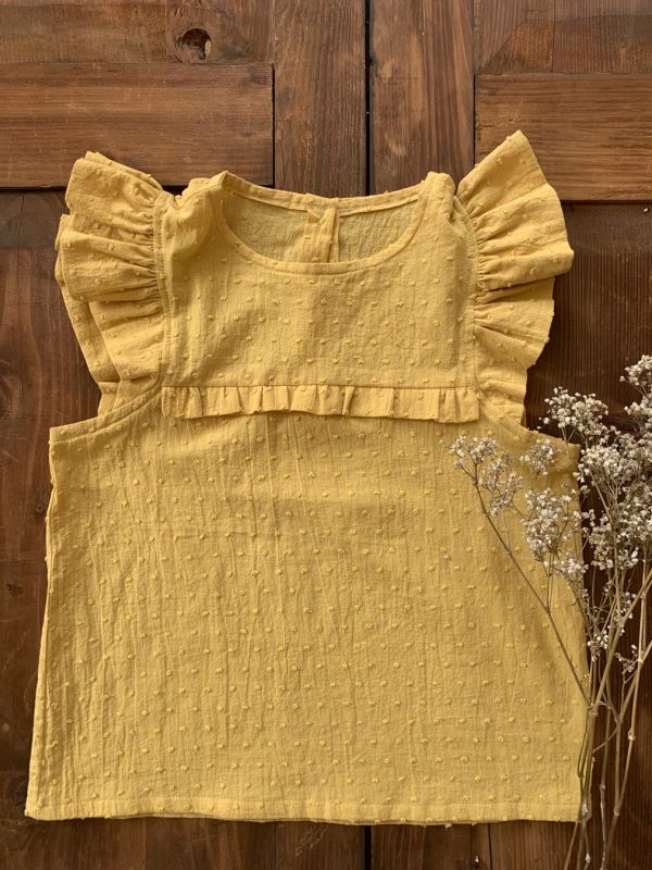 Maglia bambina con girocollo- smanicata con rouches , in tessuto plumetis di cotone certificato OEKO-TEX