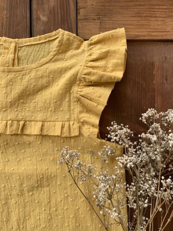 Maglia bambina con girocollo- smanicata con rouches , in tessuto plumetis di cotone certificato OEKO-TEX - immagine 2