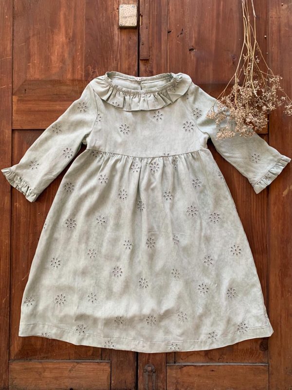 Vestito romantico verde salvia morbidissimo con manica a tre quarti e rouches applicate e colletto lavorato , viscosa 100%