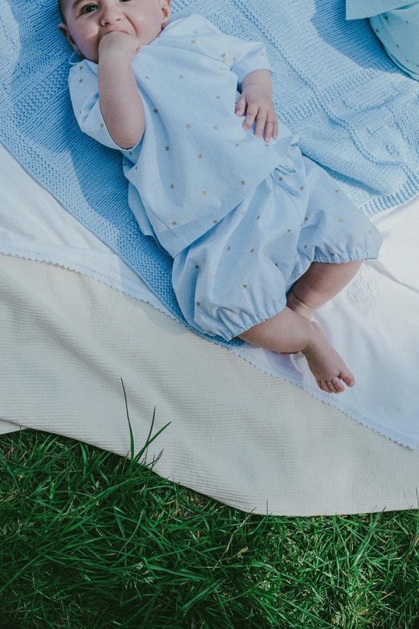 Completo neonato/a maglia con colletto- pantalone corto con stelline in cotone organico 100%. - immagine 4