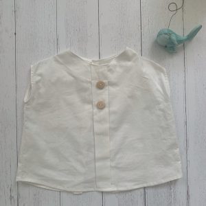 Camicia bambino/a con girocollo e piega davanti, in cotone 100%