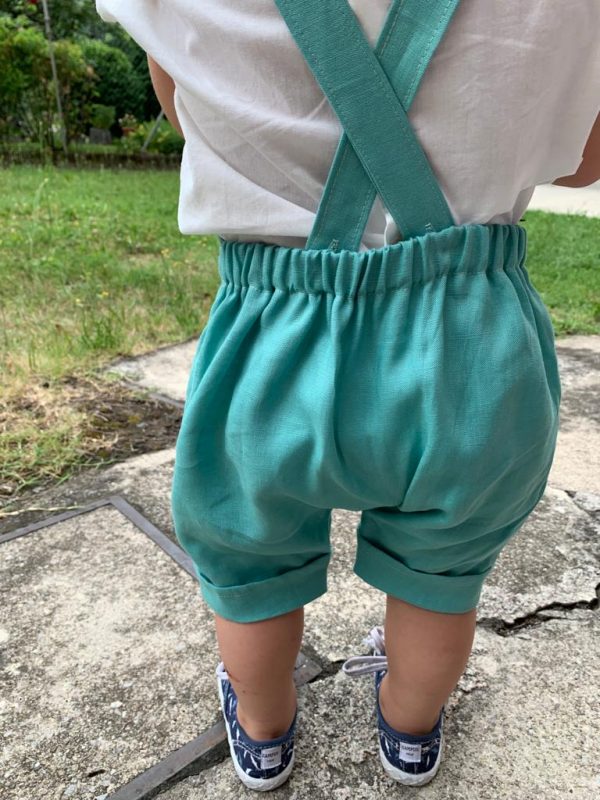 Salopette bambino/a in puro lino con bretelle regolabili e pantalone corto. - immagine 6