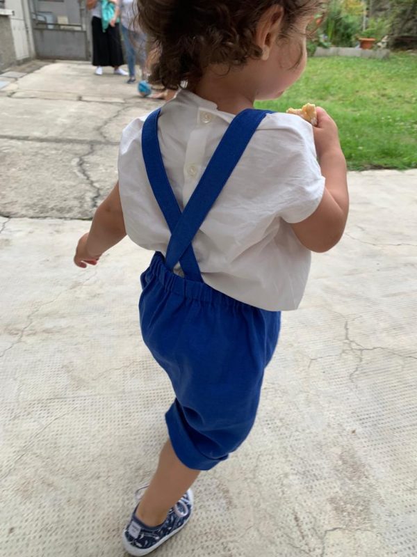 Salopette bambino/a in puro lino con bretelle regolabili e pantalone corto. - immagine 4