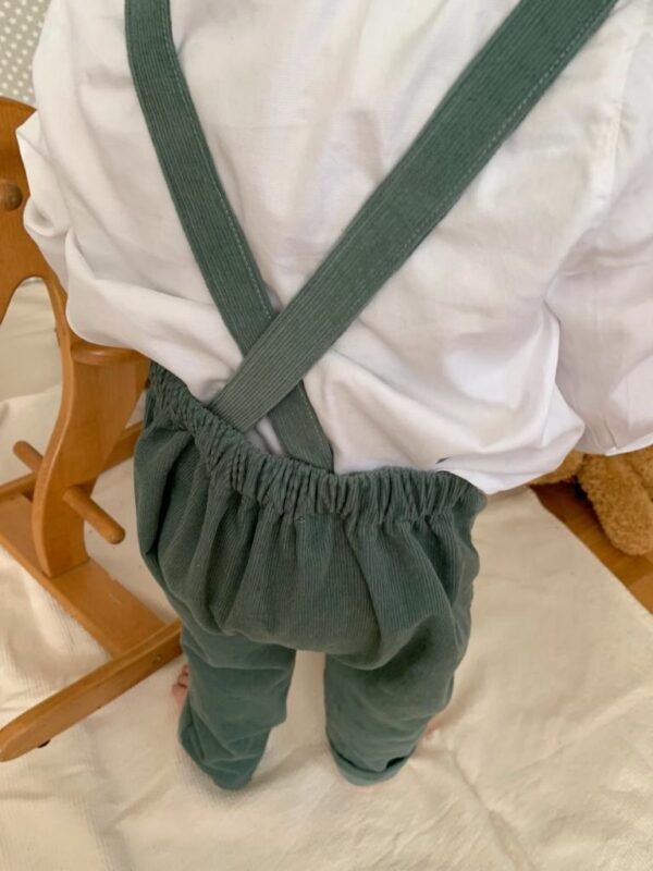 Salopette bambino-a con bretelle-pantalone lungo, in tessuto di cotone velluto rigato certificato OEKO-TEX - immagine 6