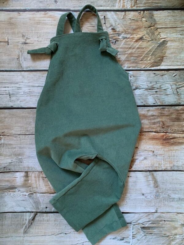 Salopette bambino-a con bretelle-pantalone lungo, in tessuto di cotone velluto rigato certificato OEKO-TEX - immagine 5
