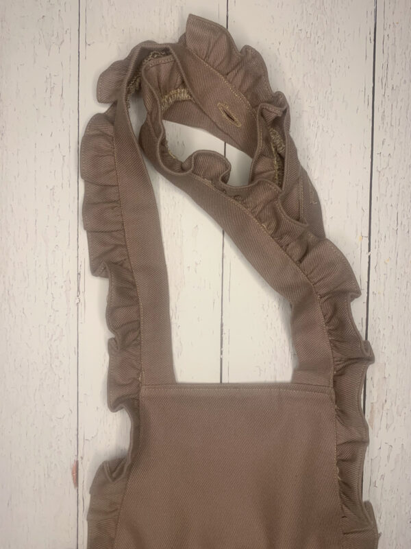 Gonna salopette- bretelle con le rouches  regolabili , in cotone certificato OEKO-TEX - immagine 2