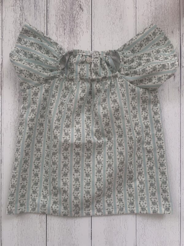 Maglia bambina fantasia con girocollo- manica "a farfalla", in tessuto 100% cotone certificato GOTS