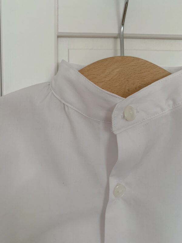 Camicia in cotone morbidissimo bianco, colletto alla coreana e manica a tre quarti. Tessuto certificato cotone organico GOTS (Global Organic Textile Standard) - immagine 5