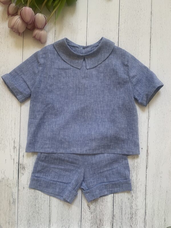 Completo camicia pantalone in lino -cotone denim  morbidissimo, colletto, manica corta e pantalone corto. Tessuto certificato OEKO-TEX