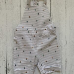 Salopette a righe con barchette, pantalone corto con bretelle in tessuto di cotone oxford certificato GOTS