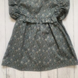 Maglia bambina fantasia fiori con girocollo, smanicata con rouge e decoro, in tessuto 100% cotone certificato GOTS