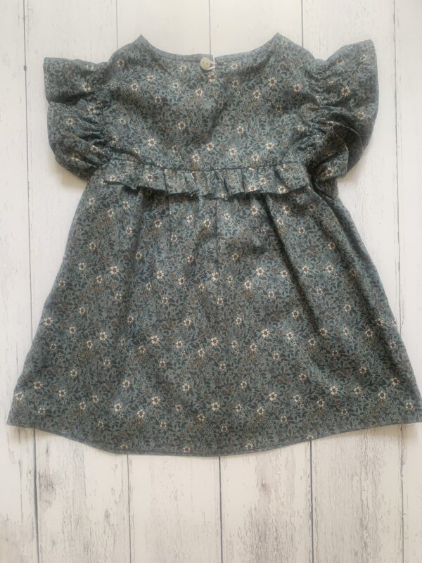 Maglia bambina fantasia fiori con girocollo, smanicata con rouge e decoro, in tessuto 100% cotone certificato GOTS
