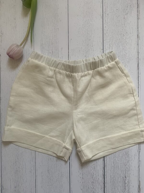 Pantalone corto panna con elastico in vita e tasche laterali, in tessuto lino-viscosa