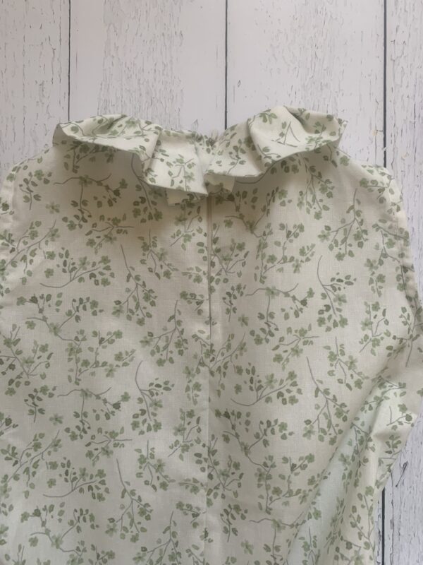 Vestito edera bianco con dettagli verdi in cotone 100% - colletto con pieghe -balza con pieghe -tessuto certificato GOTS - immagine 8