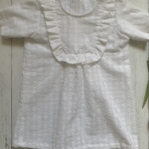 Vestito bianco cotone san gallo- girocollo con dettaglio rouches -manica corta-tessuto certificato BCI (Better Cotton Initiative)