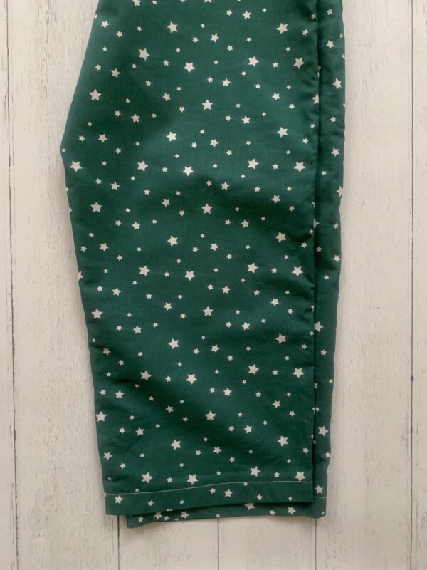 Pigiama natale bambino/a verde scuro con stelle morbidissimo e sacchetto viaggio abbinato in cotone 100%  certificato OEKO-TEX - immagine 4