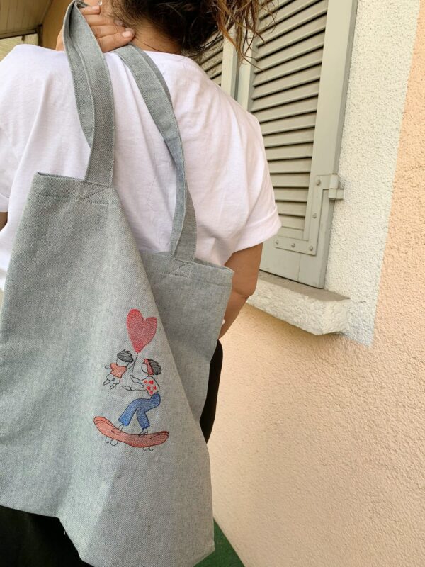 Tote bag in denim festa della mamma ricamata skate-nuvola