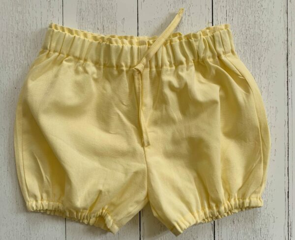 Pantalone corto bloomer giallo in cotone oxford, con elastico in vita e fiocco