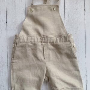 Salopette ecru', pantalone corto con bretelle in tessuto di cotone lino certificato