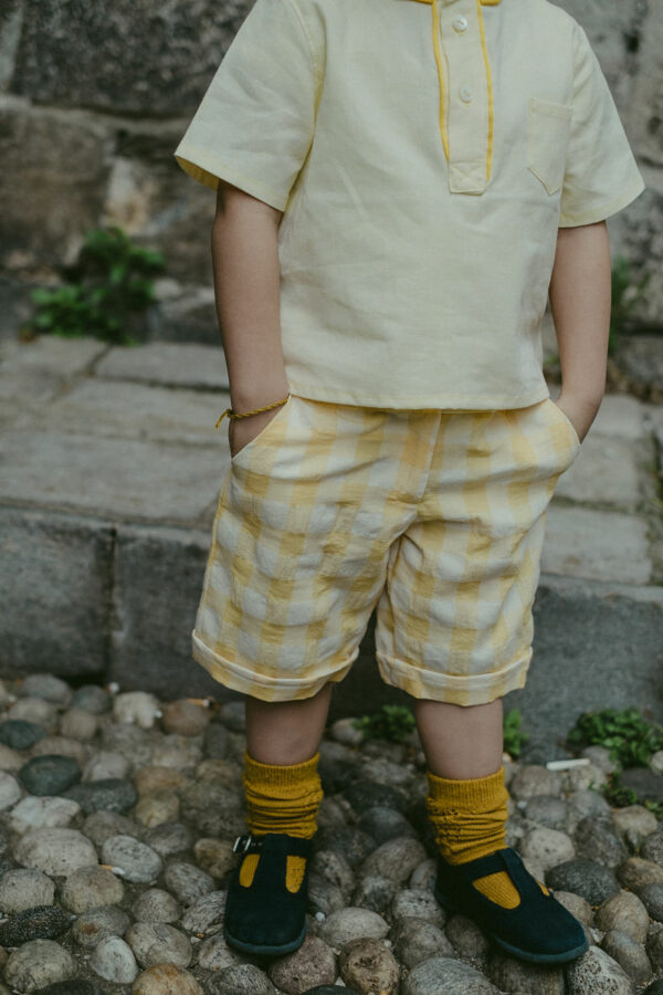 Pantalone corto al ginocchio vichy giallo seersucker , con tasche e bottone - immagine 4