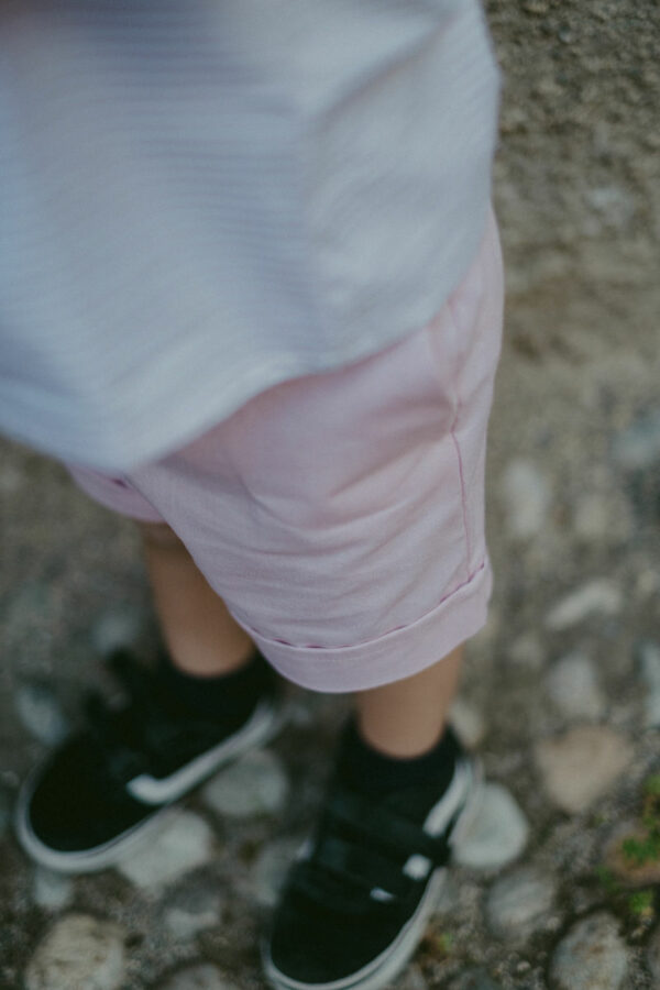 Pantalone corto al ginocchio  rosa medio con elastico e bottoni interni, in cotone oxford certificato GRS - immagine 4