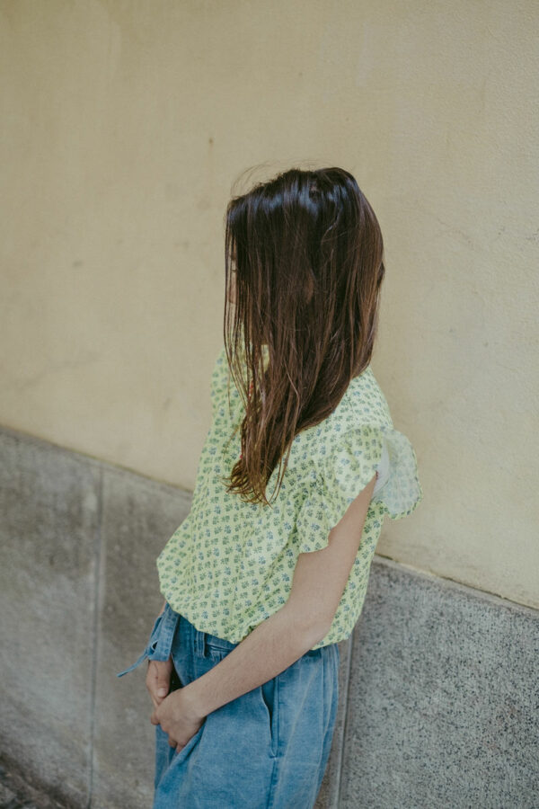 Maglia in cotone morbidissimo 100% gots , verde fantasia con manica larga ed elastico in vita - immagine 5