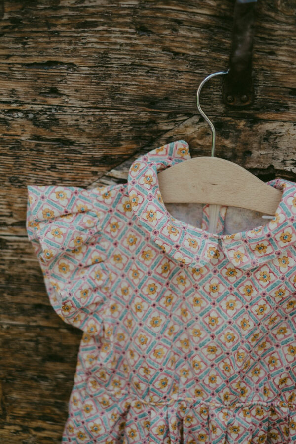 Vestito cotone viscosa con elastico in vita, colletto tondo e rouches maniche - immagine 2
