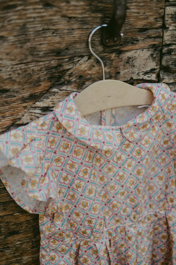 Vestito cotone viscosa con elastico in vita, colletto tondo e rouches maniche - immagine 3
