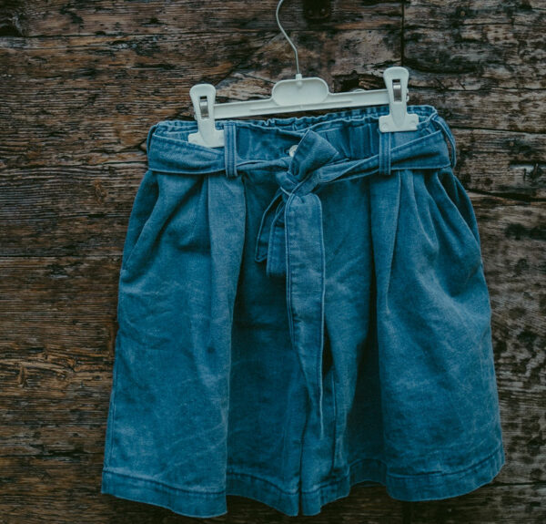 Gonna pantalone in cotone 100% jeans dyed effect , con cintura.