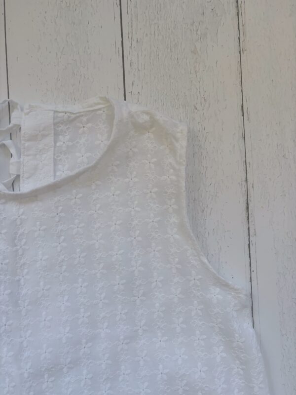 Maglia Elena smanicata con intreccio in tessuto di  cotone san gallo certificato - immagine 8
